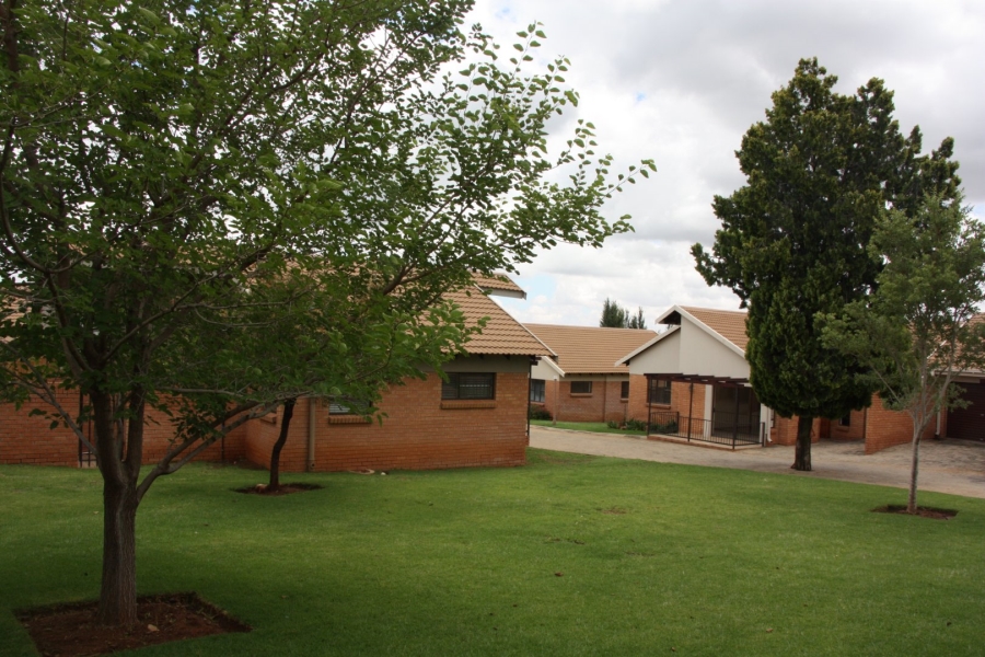 2 Bedroom Property for Sale in Langenhovenpark Free State